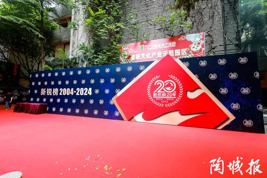 致敬經典 加冕創新 | 绿巨人色多多瓷磚雲脈石榮獲新銳榜“設計師喜愛產品”獎！